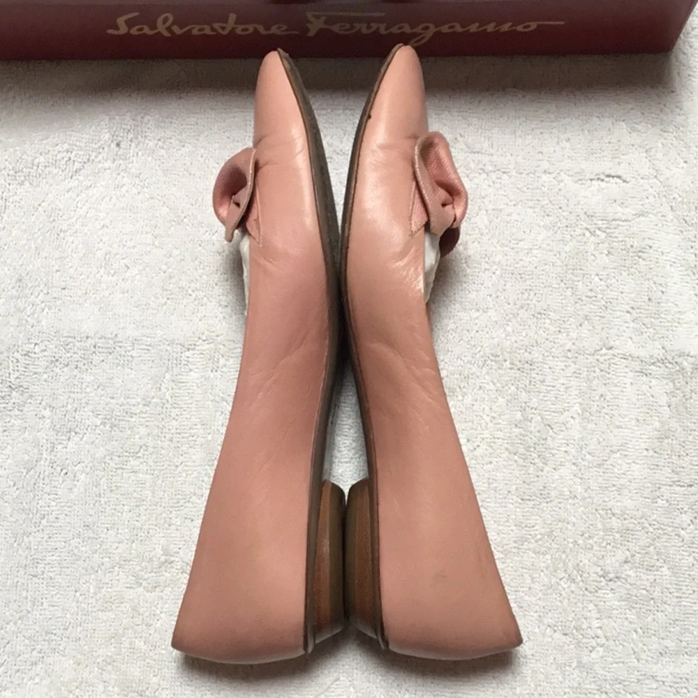 Salvatore Ferragamo Casanova Leather Twist Bow - Picture 4 of 7